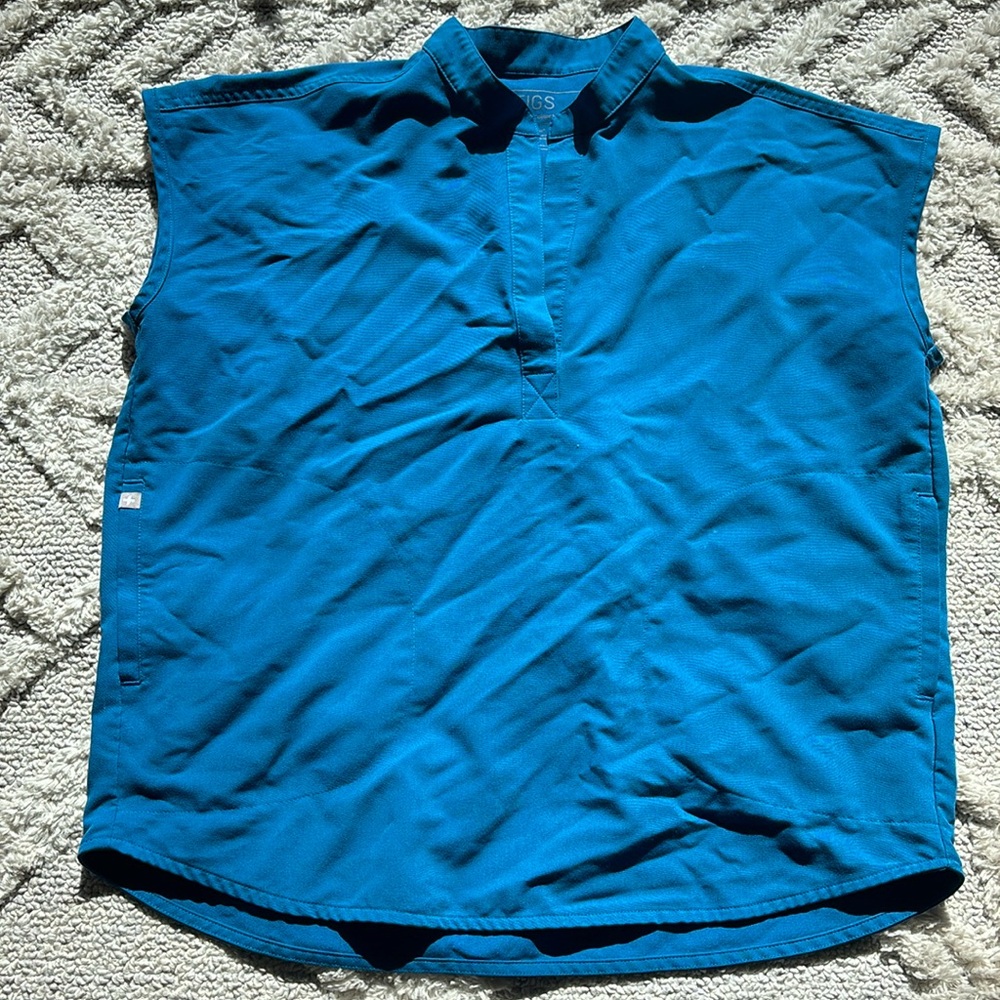 Figs women’s Alps Blue Rafaela oversized scrub top size small